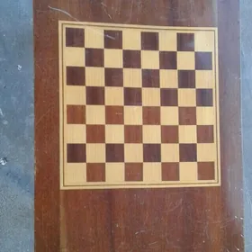 Sahmatni stol raskladnoy.