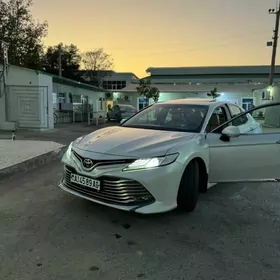 Toyota Camry 2021