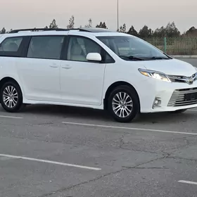 Toyota Sienna 2019