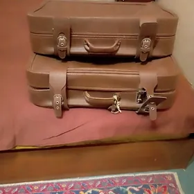 Чемоданы кожаные.