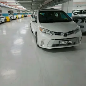 Toyota Sienna 2020