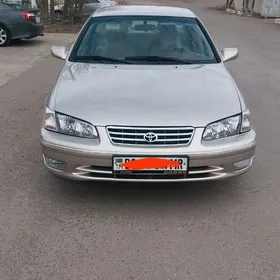 Toyota Camry 2000