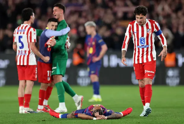 «Atletiko» garşy salnan üç gol «Barselonany» ýurduň Kubogynyň finalyna çykaryp bilmedi