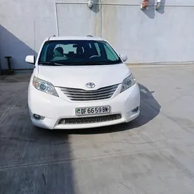 Toyota Sienna 2010