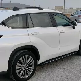 Toyota Highlander 2021