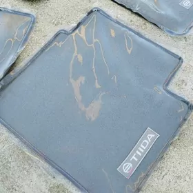 Nissan TIDA VERSA KOWRIK