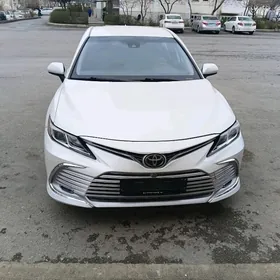 Toyota Camry 2021