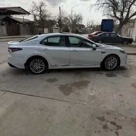 Toyota Camry 2021