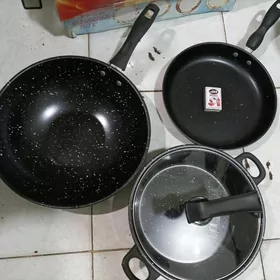 Набор кастрюля и сковороды