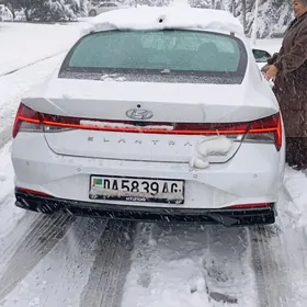 Hyundai Elantra 2022