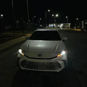 Toyota Camry 2025