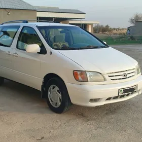Toyota Sienna 2002