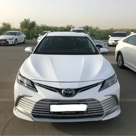 Toyota Camry 2021