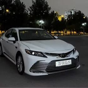 Toyota Camry 2021