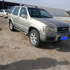 Nissan Pathfinder 2000