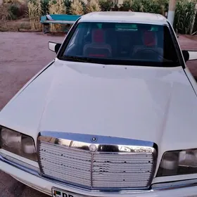 Mercedes-Benz 560-Class 1990