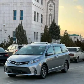 Toyota Sienna 2019