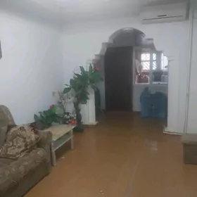 3 МКР 2 КОМ  ПЕРВЫЙ ЭТАЖ 