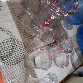 кувшин с бокалами