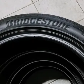 235 45 18 Bredistone 24Ý