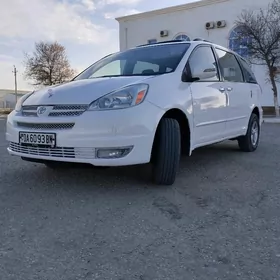 Toyota Sienna 2004