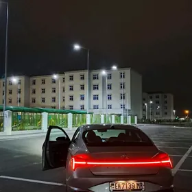 Hyundai Elantra 2021