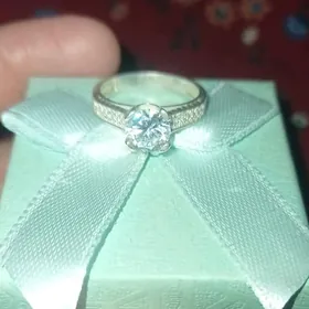 Arassa dakynylmadyk kümüş ýüzü