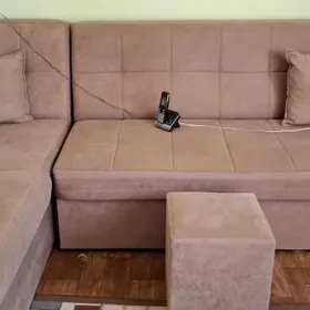 Продаю диван- уголок