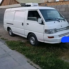 Toyota Hiace 2004