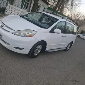 Toyota Sienna 2008