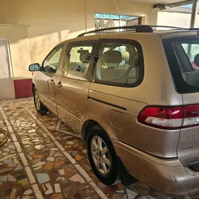 Toyota Sienna 2002