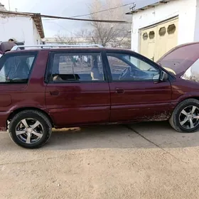 Mitsubishi Chariot 1992