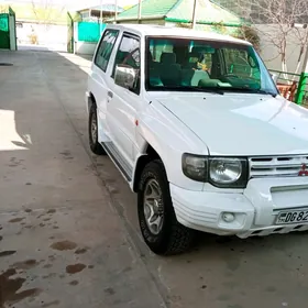 Mitsubishi Pajero 2000