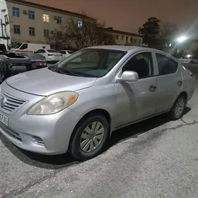 Nissan Versa 2011