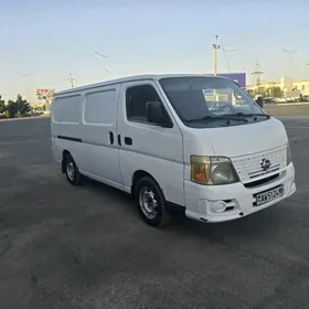 Nissan Urvan 2010