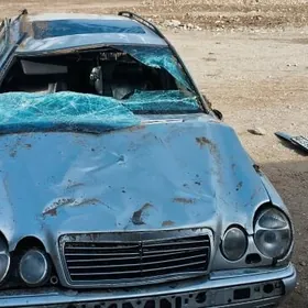 Mercedes-Benz E320 1998