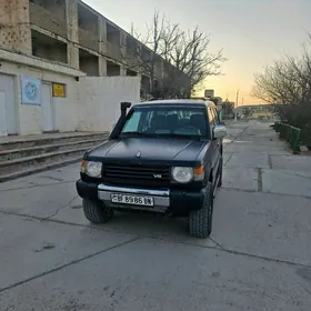 Mitsubishi Montero 1995