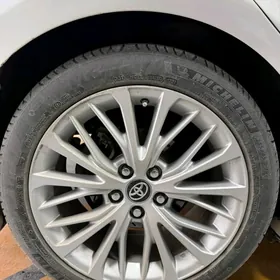 Michelin 235/45/18 Yyl22