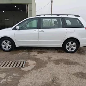 Toyota Sienna 2004
