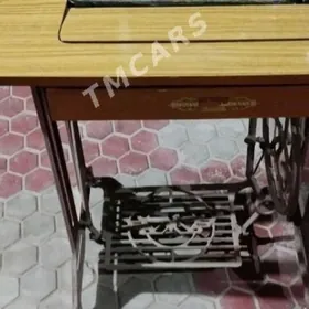 tikin maşynyň aýagy