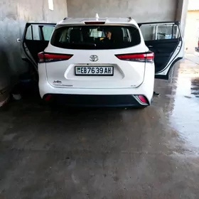 Toyota Highlander 2021