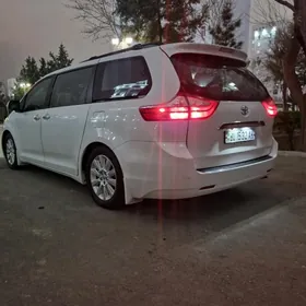 Toyota Sienna 2016