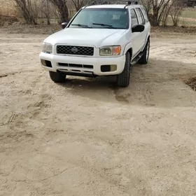 Nissan Pathfinder 2000