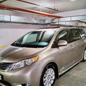 Toyota Sienna 2016