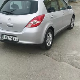 Nissan Tiida 2008