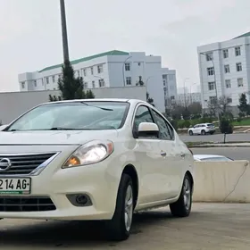 Nissan Versa 2011