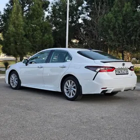 Toyota Camry 2021