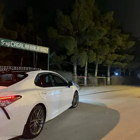 Toyota Camry Hybrid 2018