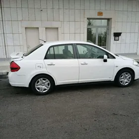 Nissan Tiida 2008