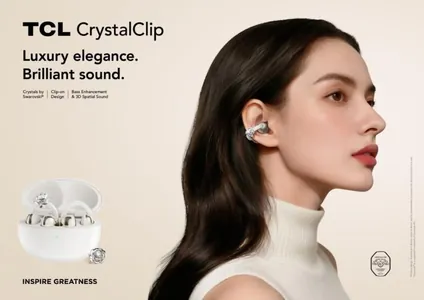 TCL Swarovski kristallary bilen bezelen «CrystalClip» gulaklyklaryny tanyşdyrdy